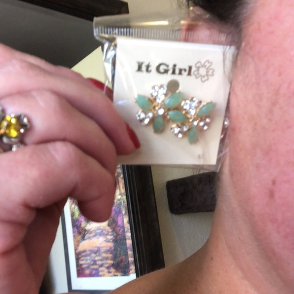 #110 Sparkly Gold and Stone Flower Earrings - Picture 5 of 11